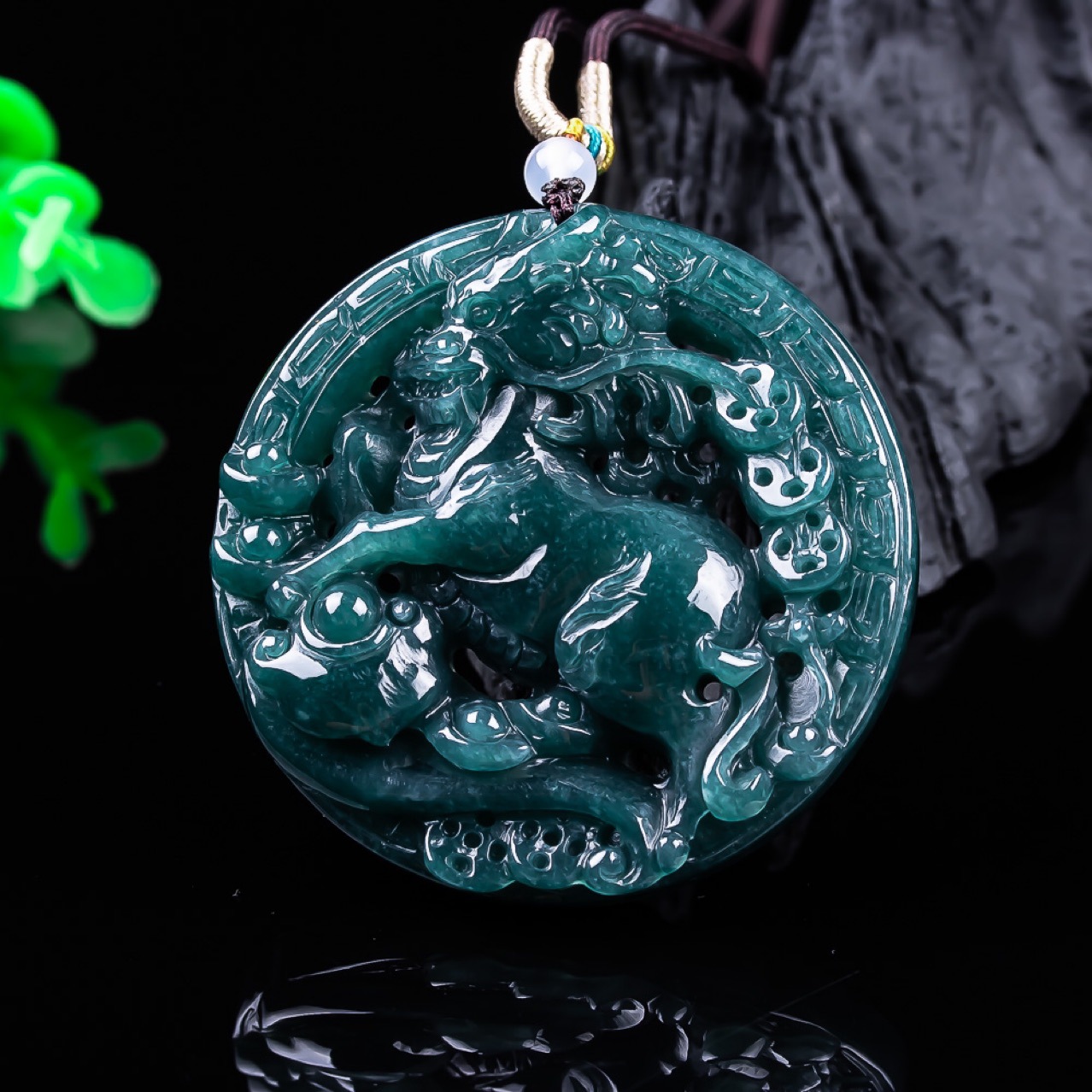 Women'S Vintage Accessories - Pendant z jadeitu birmańskiego w kształcie