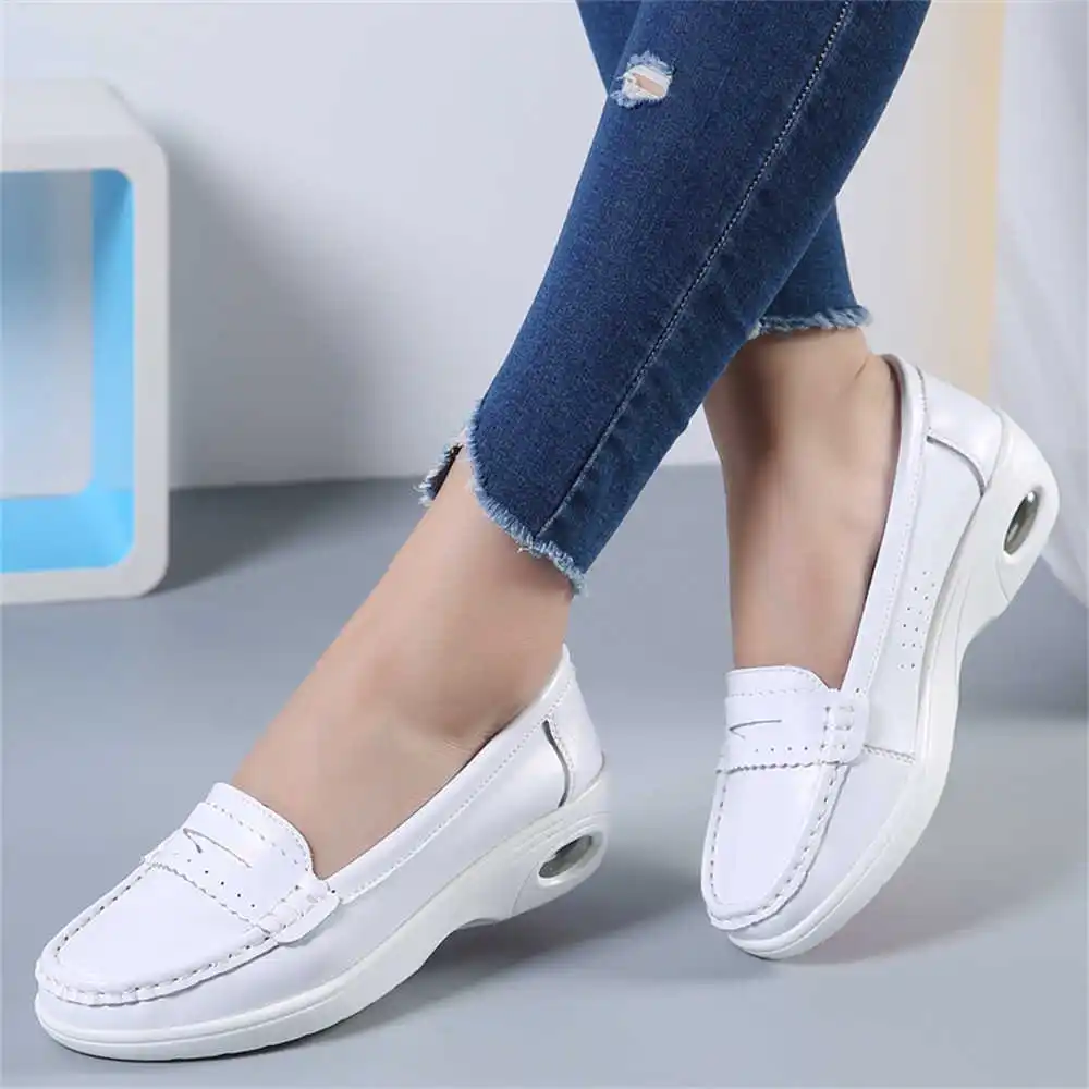 Białe buty sportowe z grubą po – Women Accessories Brand Name Ideas recenzja i cena