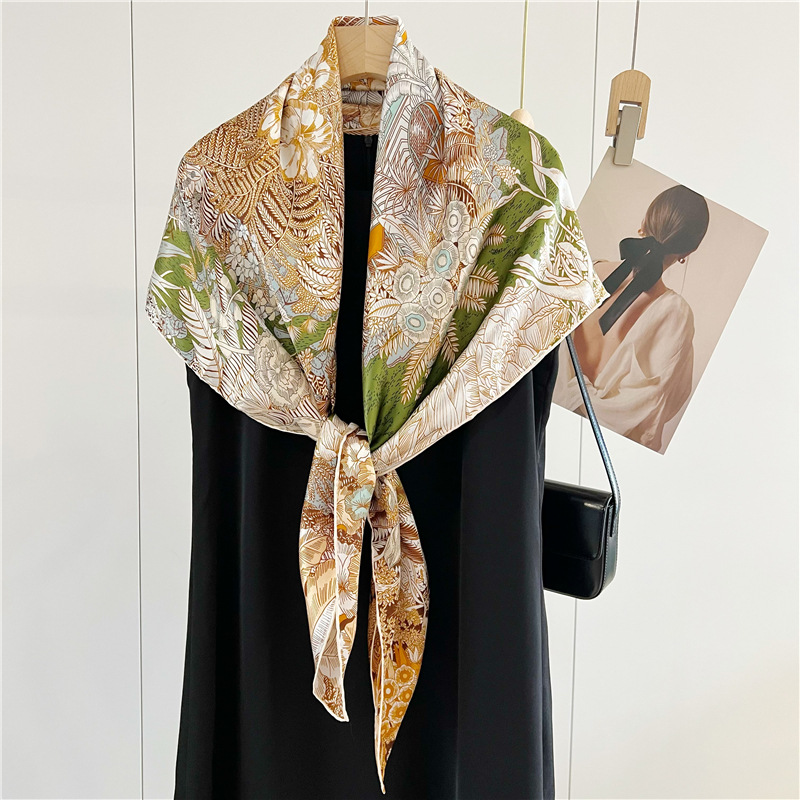 Satynowa jedwabna apaszka 110  – Accessories Brand For Women recenzja i cena