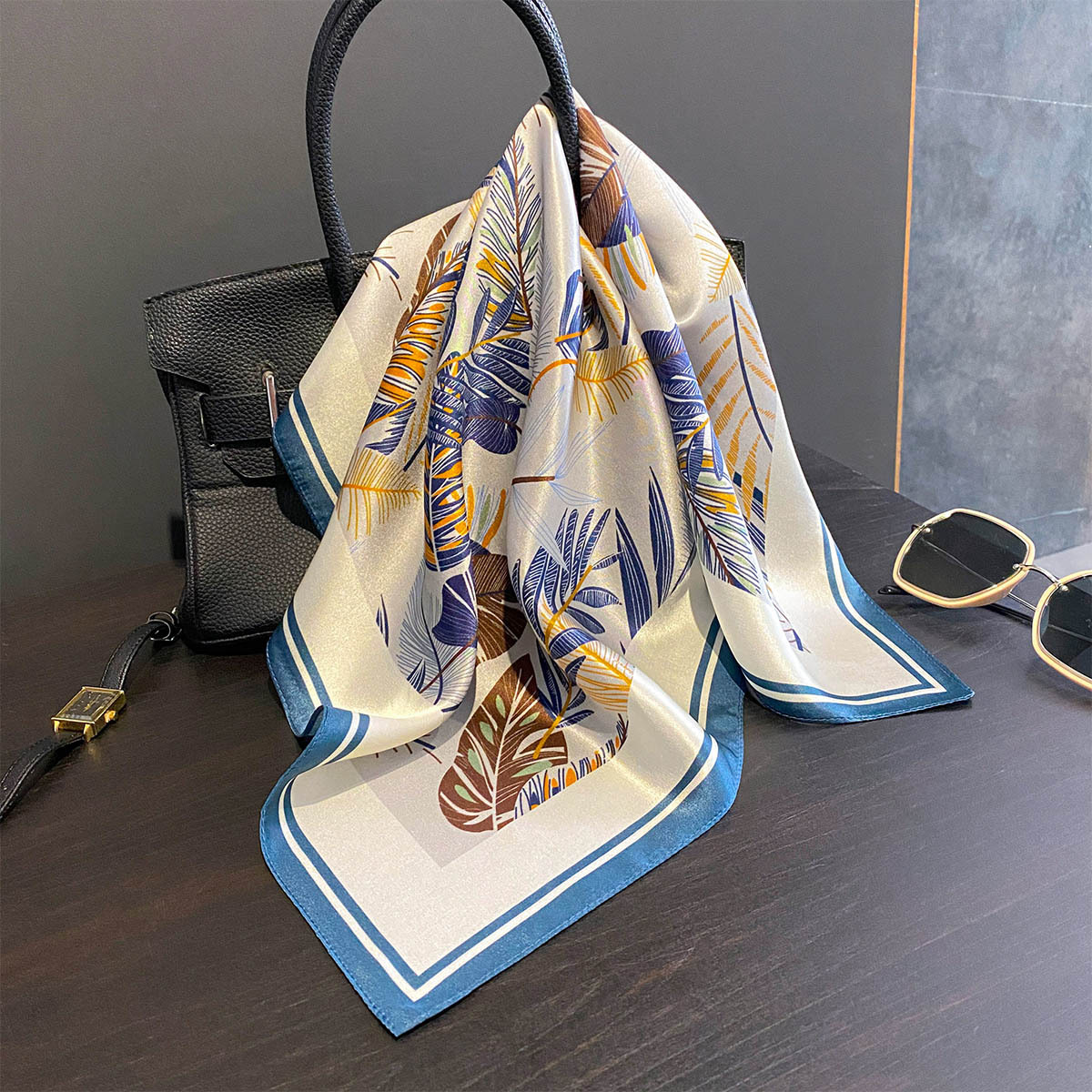 Luksusowa Marka 100% Jedwabna  – Accessories Brand For Women recenzja i cena